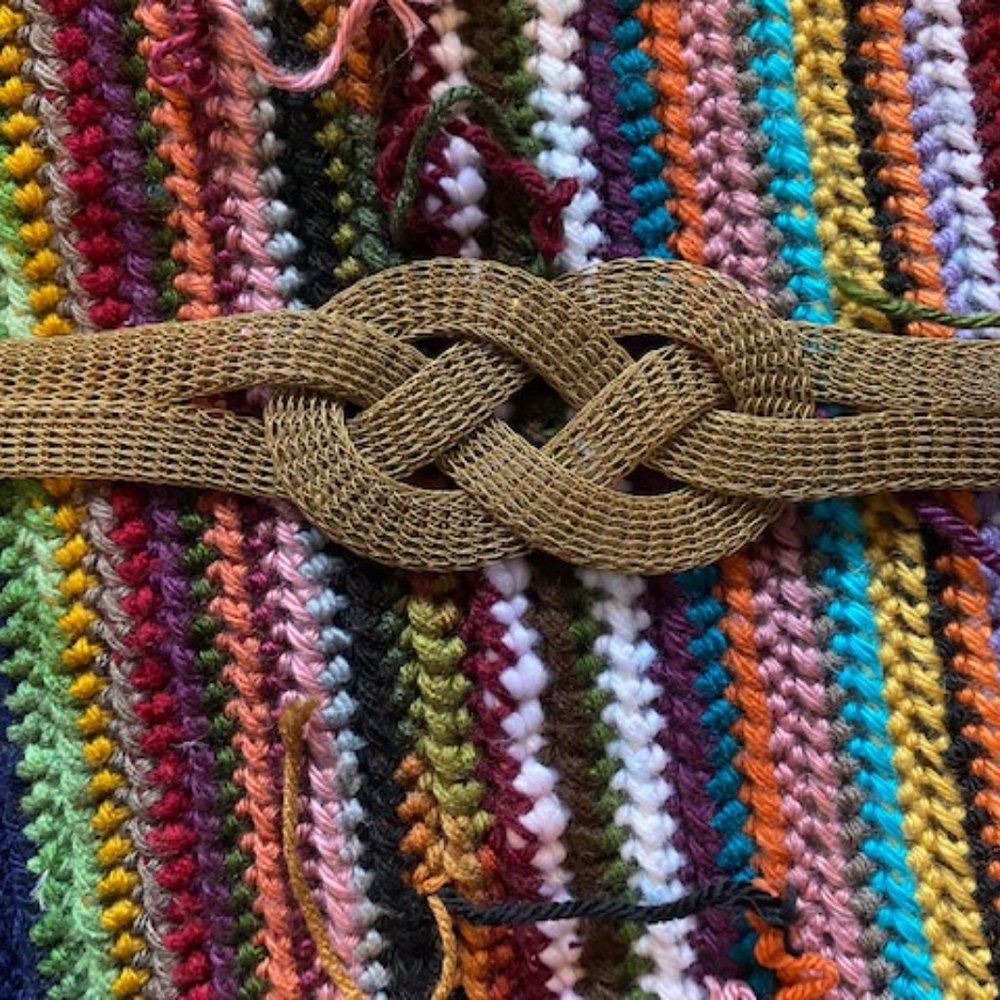Sarah Cavender Mesh Gold Belt - Picture 1 of 4